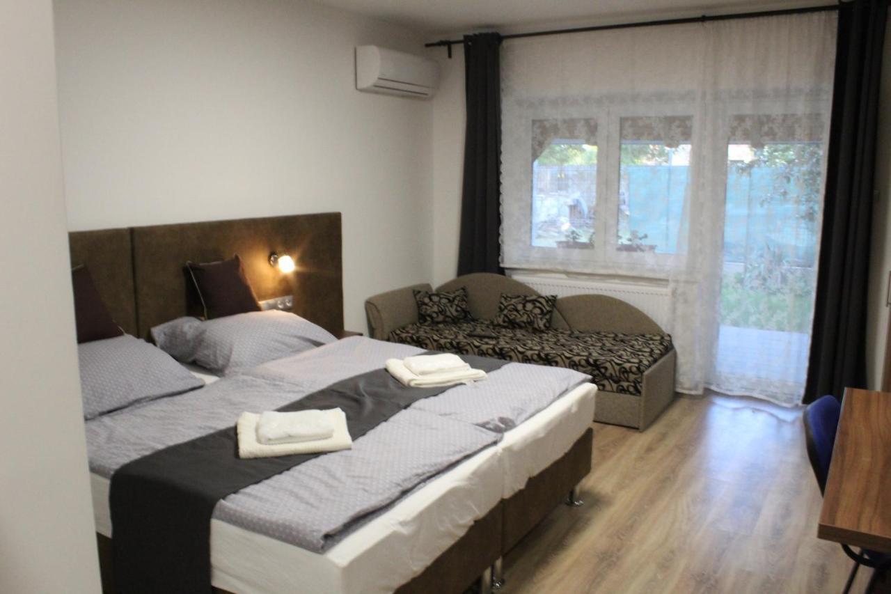 Czermann Holiday Inn Oroszlány Zewnętrze zdjęcie