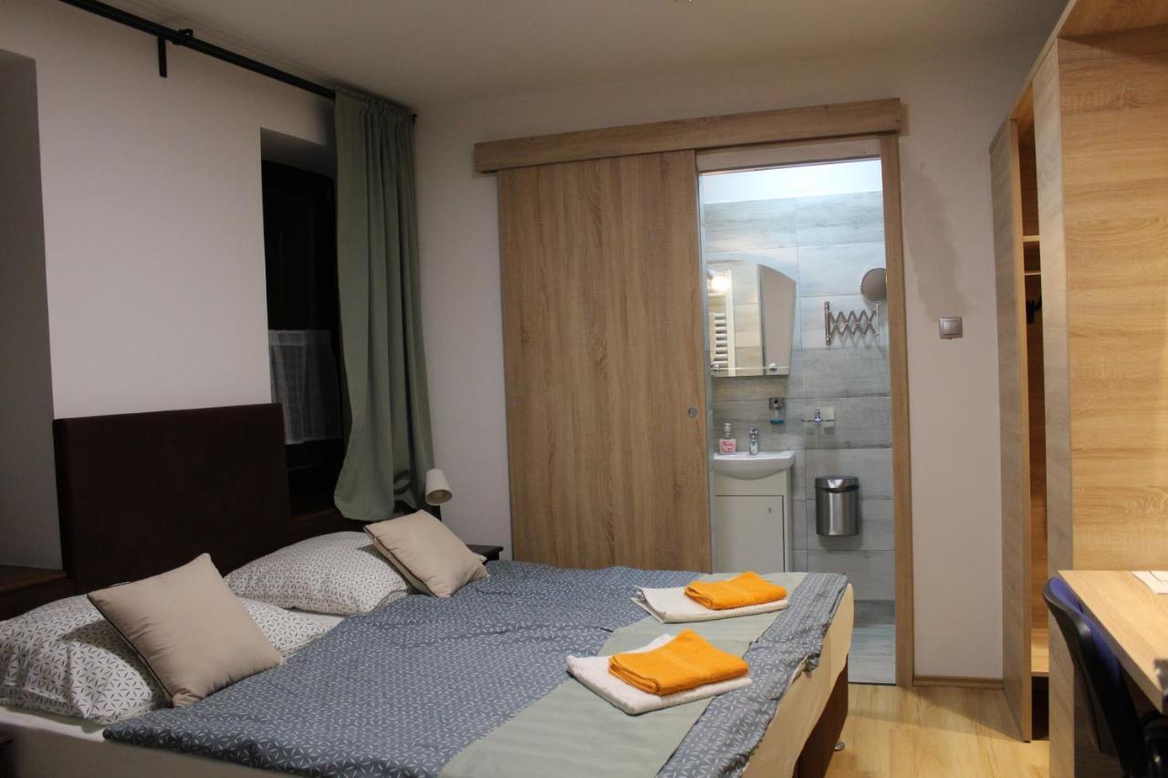 Czermann Holiday Inn Oroszlány Zewnętrze zdjęcie