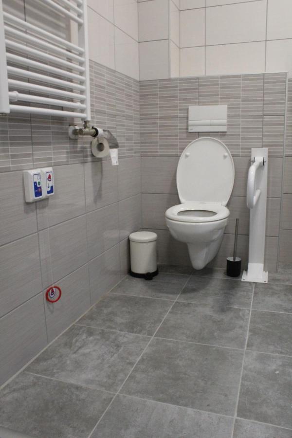 Czermann Holiday Inn Oroszlány Zewnętrze zdjęcie