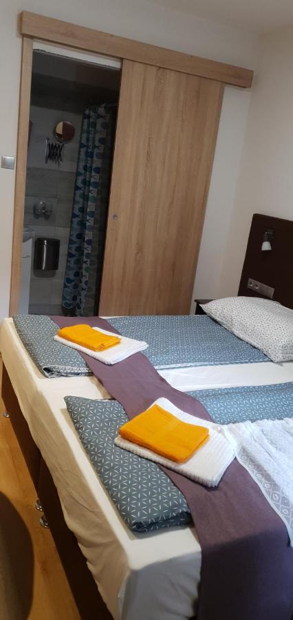 Czermann Holiday Inn Oroszlány Zewnętrze zdjęcie