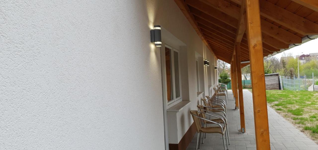 Czermann Holiday Inn Oroszlány Zewnętrze zdjęcie