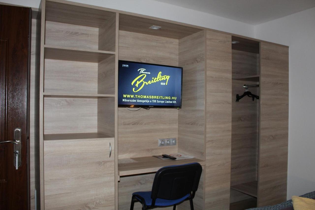 Czermann Holiday Inn Oroszlány Zewnętrze zdjęcie